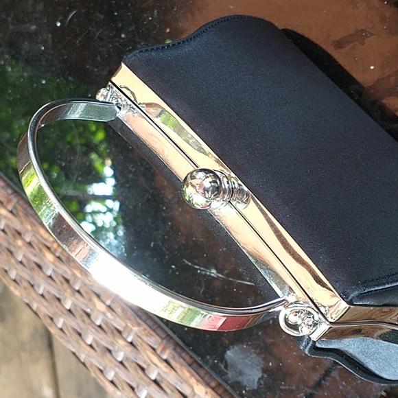 Kisslock Black tie Handbag - Picture 4 of 7